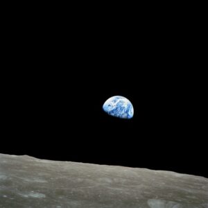 Ziemia z perspektywy okołoksiężycowej - misja Apollo 8. Źródło: NASA